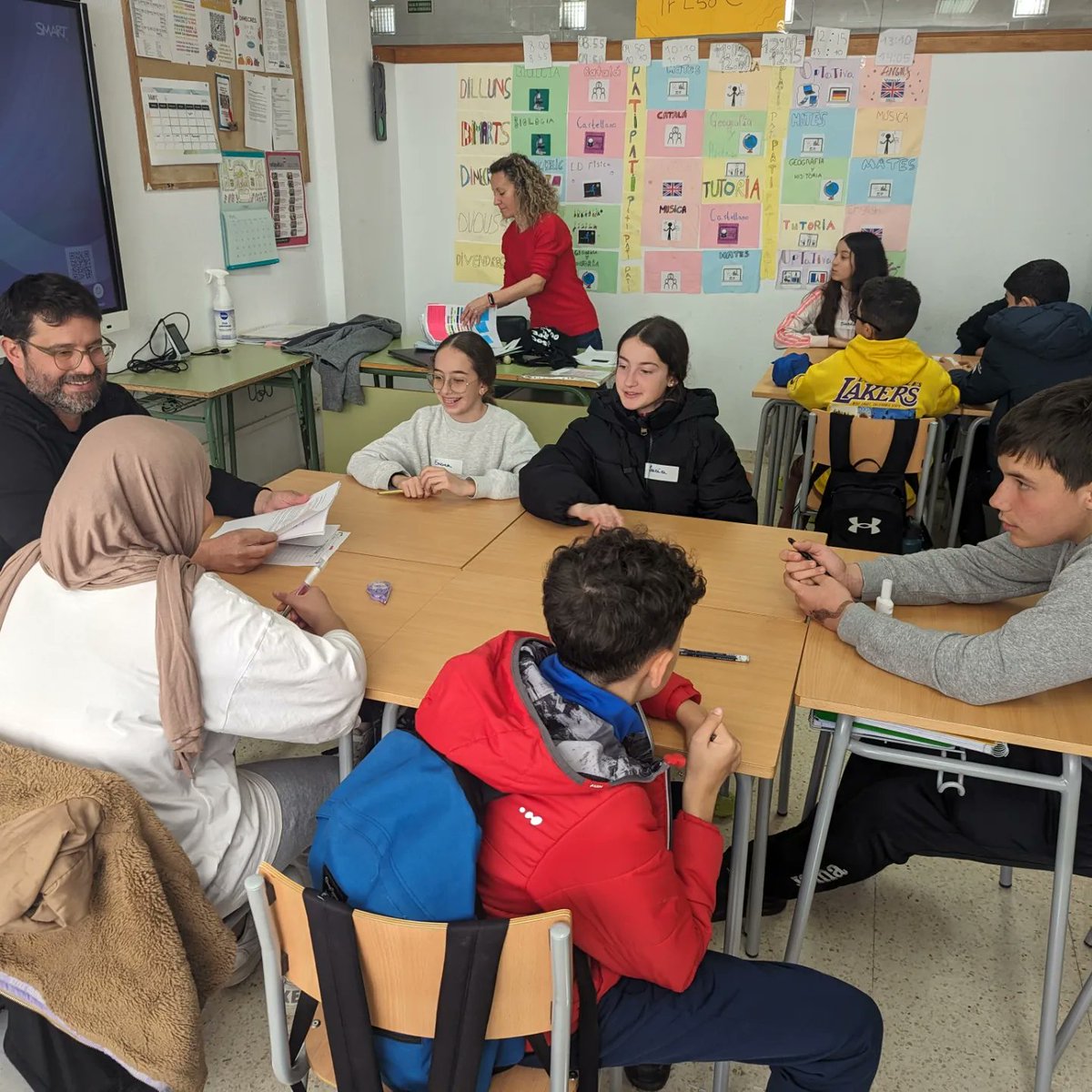 Avui ha tingut lloc la 1a sessió de grups interactius on han participat 15 pares i mares d'alumnat de 1r d'ESO. El nostre alumnat ha treballat comprensió lectora amb la seva ajuda i dels seus tutors. Gràcies per la participació!! <a href="/Educaixa/">EduCaixa</a> #LideratgePerLAprenentatge