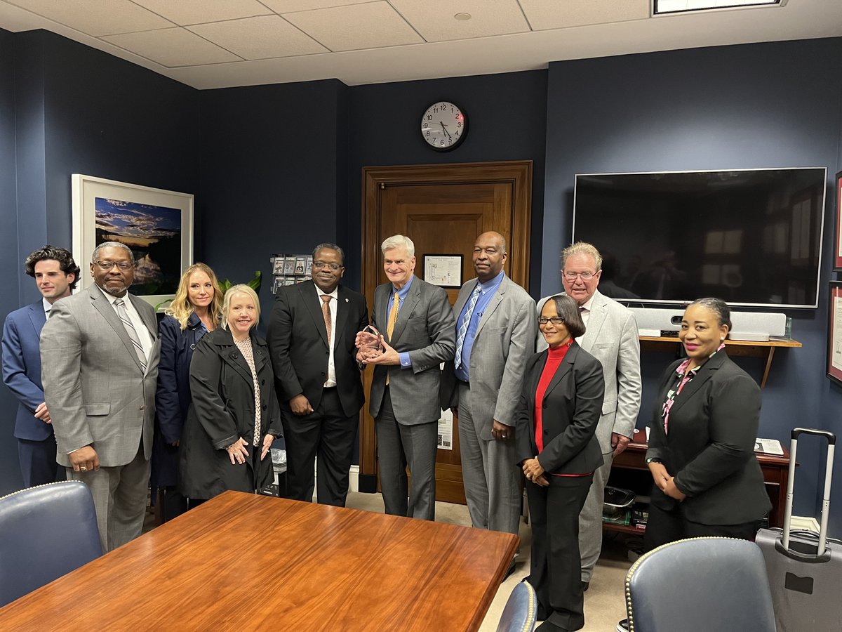 Here's another shout-out to the @LPCA1 for their hard work last week! They were able to present a NACHC Champion award to Senator Cassidy. Thank you <a href="/SenBillCassidy/">U.S. Senator Bill Cassidy, M.D.</a>, for your longstanding support of the health center movement. #ValueCHCs