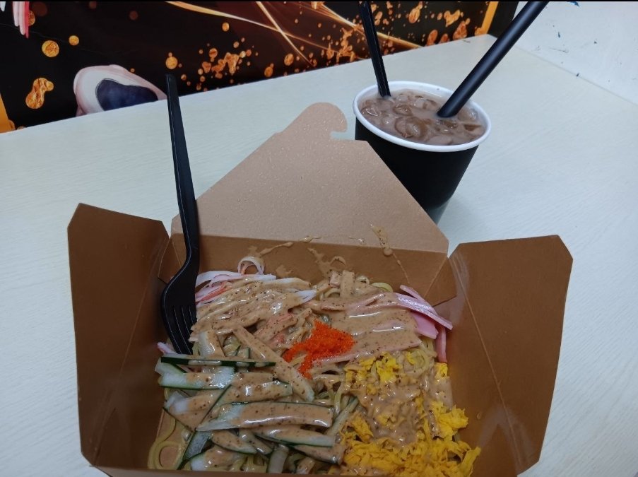 Fajoba1's tweet photo. #投稿 #圖片分享
#需要關注 #經營困難
====================
#銅鑼灣
#VivaPasta
#港式 #茶餐廳

其實佢哋咁多年嚟一直都係用外賣盒
如果四月之後 好多膠製品都要停用
對佢哋一定係有沉重嘅壓力

以前lunch一定會爆，而家都唔係太多人
下午茶有時直頭係冇人，晚市睇
1/3 https://t.co/ItFQPgAgTf