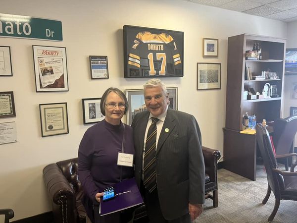 Today, I joined my colleagues in wearing purple to commemorate the Alzheimer’s Association’s advocacy day here at the State House. I was thrilled to meet with Sue Fitzpatrick in my office to discuss the organization’s legislative priorities and how we can combat Alzheimer’s.