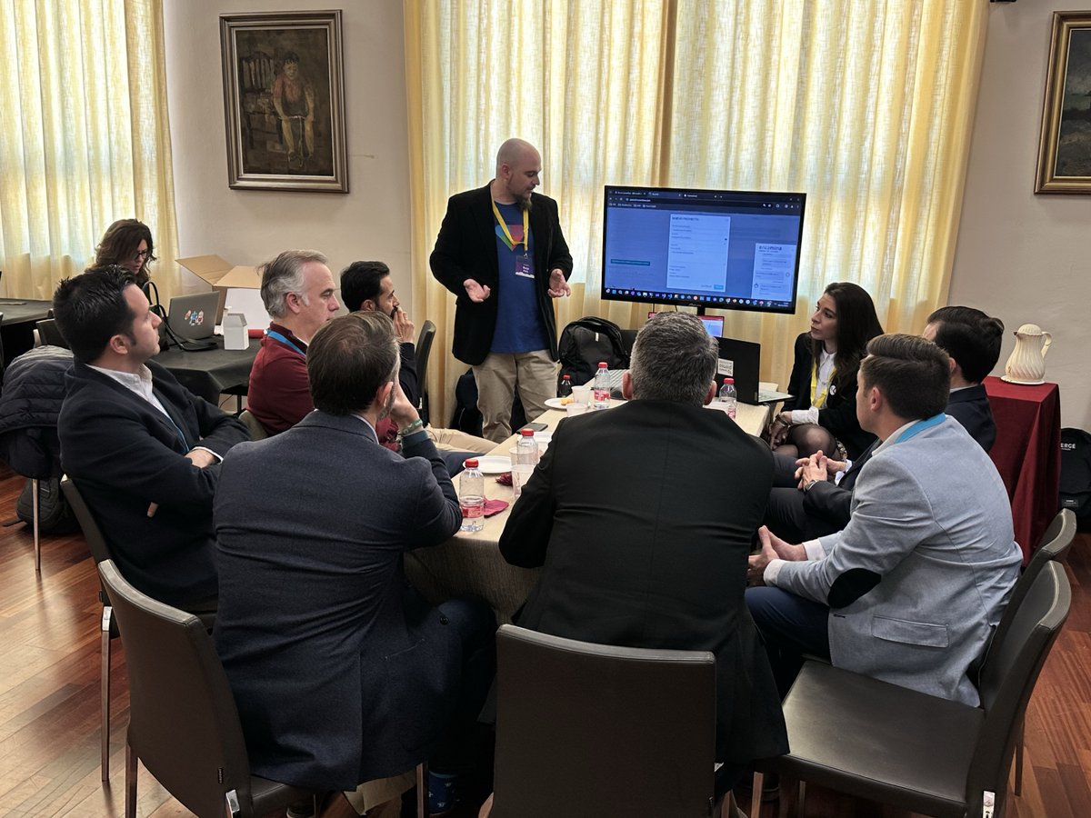 ENCAMINA's tweet photo. Hoy hemos desplegado todo el potencial de la #AI, las #APIS y los #AgentesInteligentes en el #PropulsionLab VI, un encuentro en el que hemos compartido con más de 40 empresas las tecnologías más disruptivas para impulsar su innovación. https://t.co/WouVhkhSlP