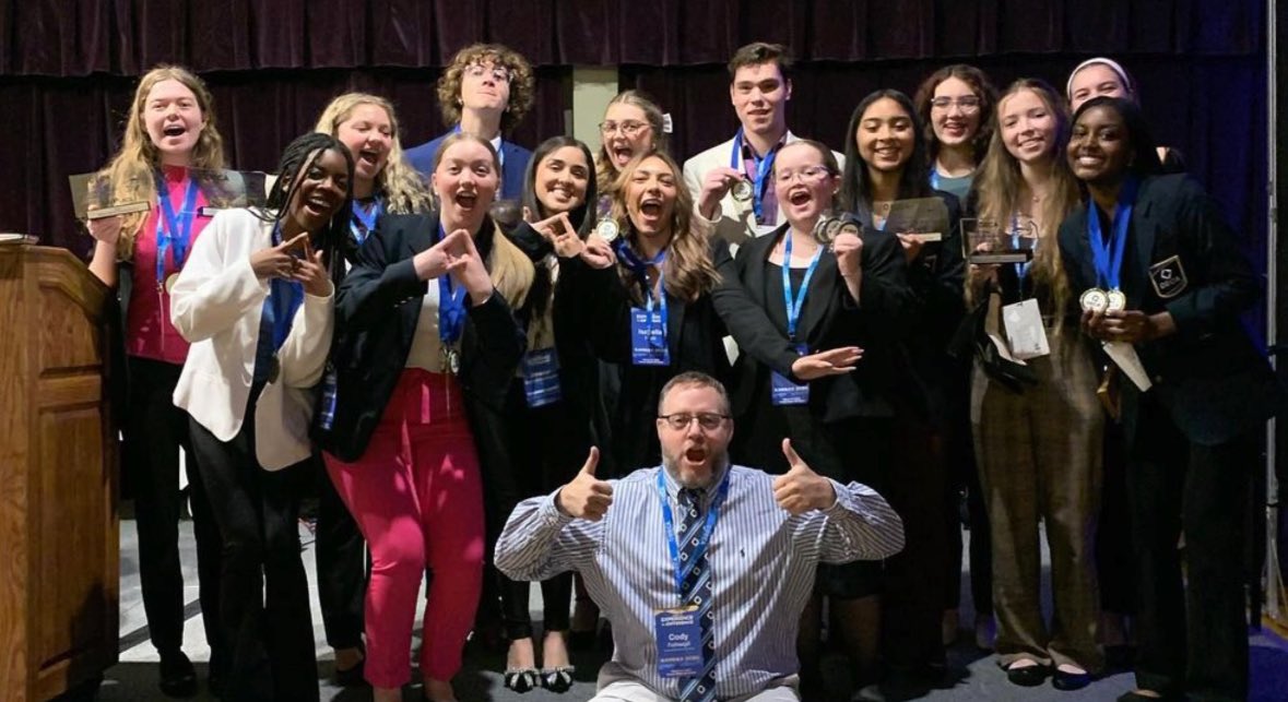 SM_NORTH_HS's tweet photo. Congrats to our DECA students Maggie Bartlett, Josie Youngberg, Lillian Wear, Angie Fernandez Alvarez, Carley Miller, Audrey Statler, and Hannah Murphy for qualifying for Nationals! We also had a lot of first alternates as well! Great job! https://t.co/7JL972UyLt