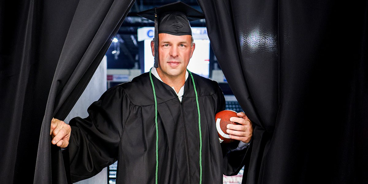tesu_edu's tweet photo. Before Jon Runyan, BA ’23 became a VP for the @NFL and U.S. congressman; before his 14 seasons as a legendary offensive tackle, and an induction in the @eagles Hall of Fame; there was a college degree he started but never completed. Read his story https://t.co/k0QBfKOizN https://t.co/isCmAc6SMJ