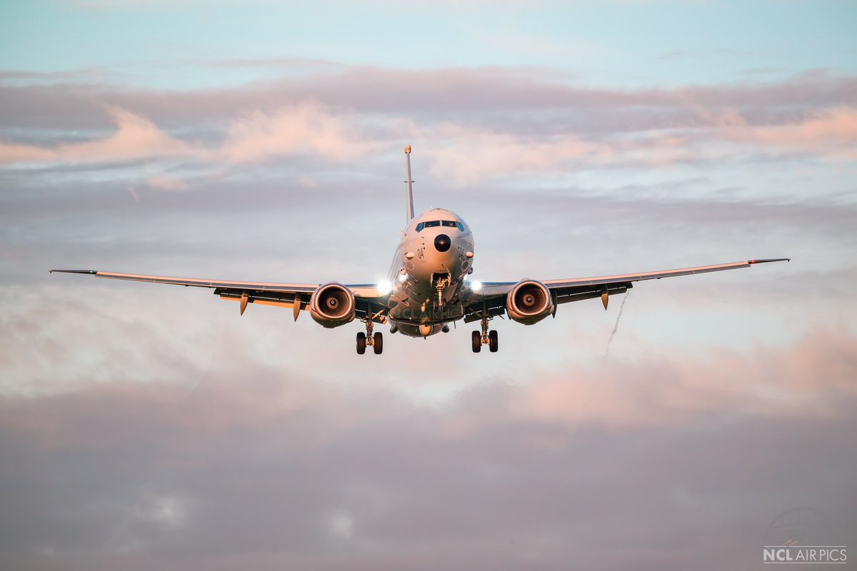 🇬🇧 <a href="/RoyalAirForce/">Royal Air Force</a> <a href="/RAFLossiemouth/">RAF Lossiemouth</a> CXX SQN P-8A Poseidon ZP804 “THUNDER03” with some late afternoon training touch and go’s at @NCLairport in the golden hour low sunshine, Making for some fabulous shots!

#aviation #RAF