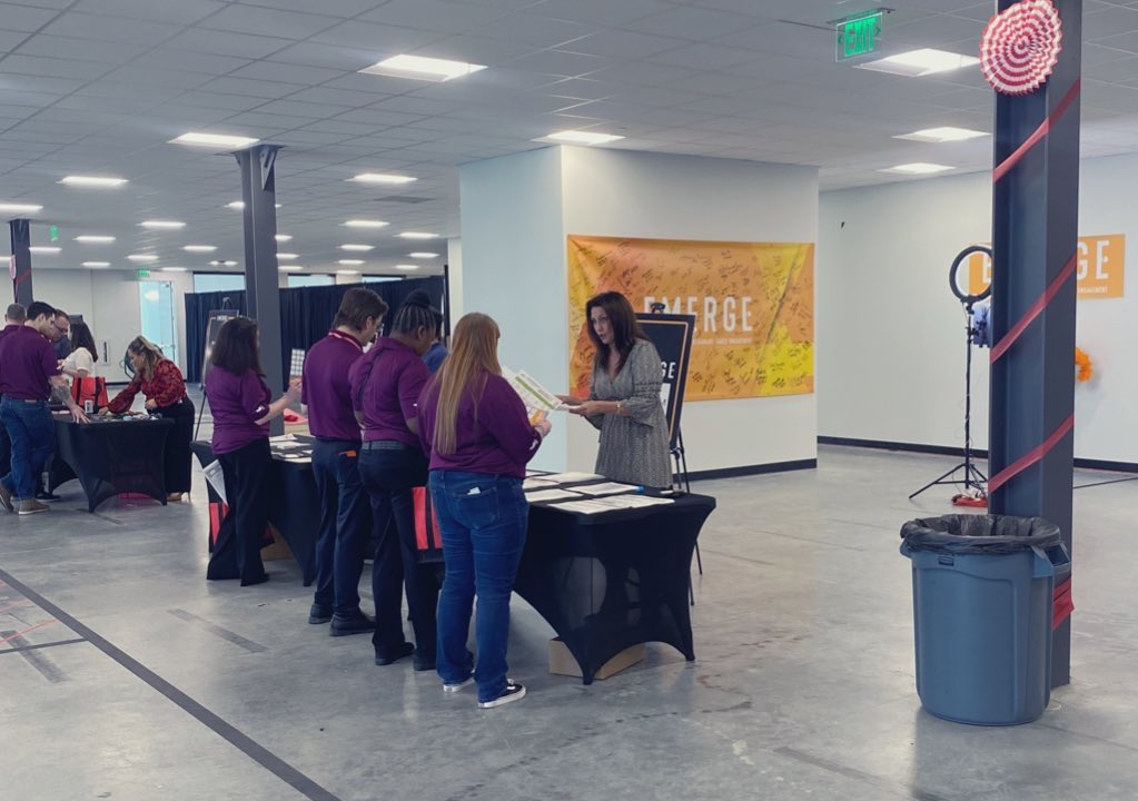 TTaylorelaine's tweet photo. Celebrating @CathyZafer for the amazing job she did as the PWP sponsor for #ChilisEMERGE and #ChilisELEVATE. The #chilislove and ChiliHead Hospitality she brought was contagious. Thank you for making us all feel special, Cathy! 🌶️’s ❤️🫶 https://t.co/x8Y5Ibkptr