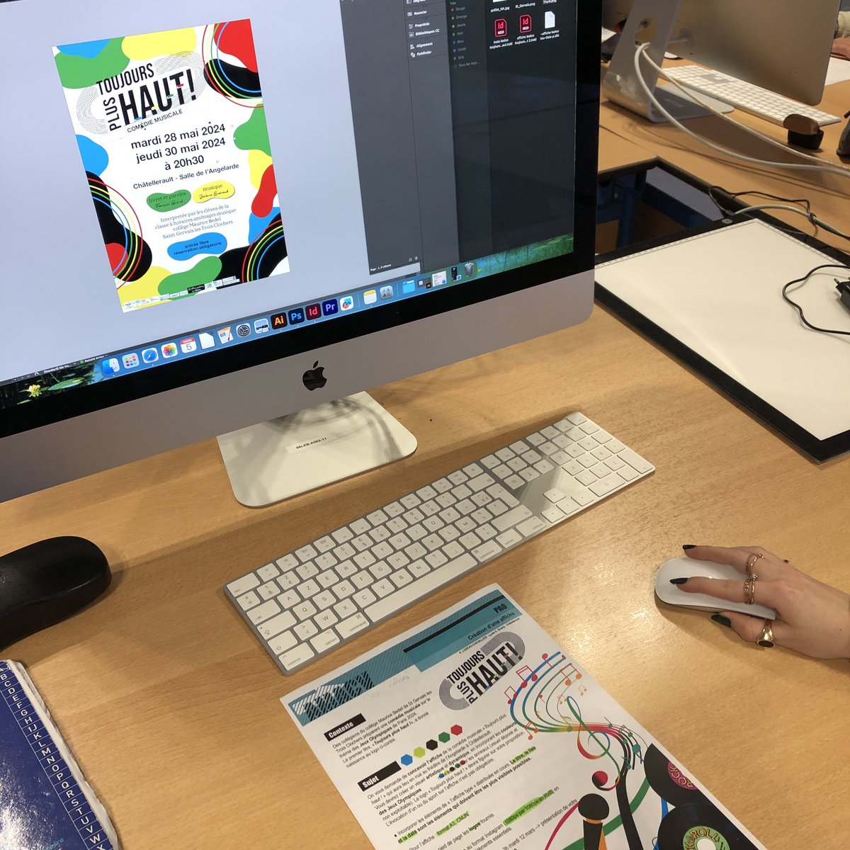 Alice LOIZEAU-CHEVALLIER (@loizeau_alice) on Twitter photo Nouveau projet pour les élèves de terminale bac pro communication visuelle du lycée <a href="/Branly86/">É Branly Châtel.</a> de <a href="/Chatellerault86/">VilleChatellerault</a> : réalisation d’une affiche pour la section <a href="/YesWeCHAM/">@yeswecham</a> du <a href="/BedelCollege/">Collège M Bedel</a>
Des idées hautes en couleurs 🎨 ! Nouveau projet pour les élèves de terminale bac pro communication visuelle du lycée <a href="/Branly86/">É Branly Châtel.</a> de <a href="/Chatellerault86/">VilleChatellerault</a> : réalisation d’une affiche pour la section <a href="/YesWeCHAM/">@yeswecham</a> du <a href="/BedelCollege/">Collège M Bedel</a>
Des idées hautes en couleurs 🎨 !