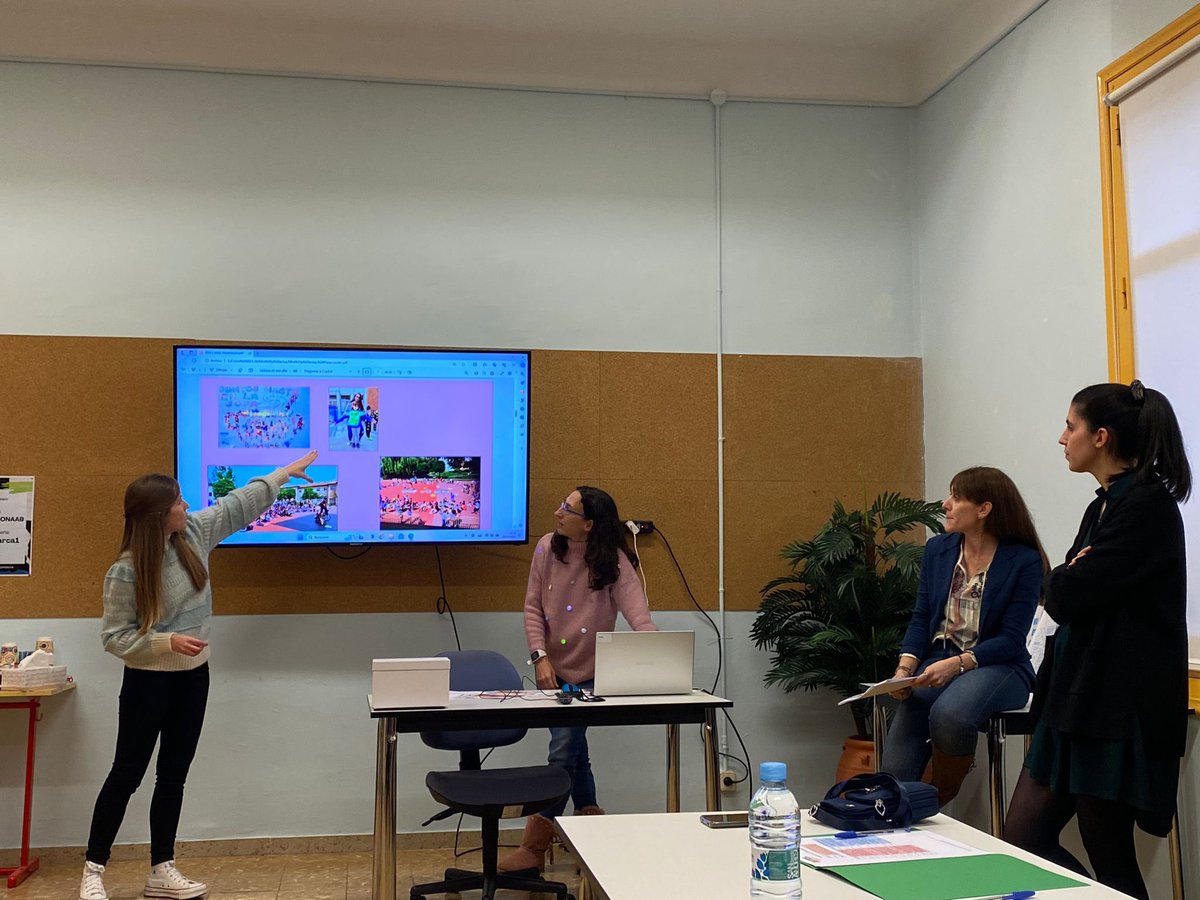 IesAlcantara's tweet photo. Profesores del IES Alcántara iniciando el Proyecto de comunidad de innovación nacional, por grupos de desarrollo, en el Cetro de Profesores de Huesca. #Digitalprof #AprendeParaEnseñar @cpr.regiondemurcia https://t.co/uNmqBbaeUE