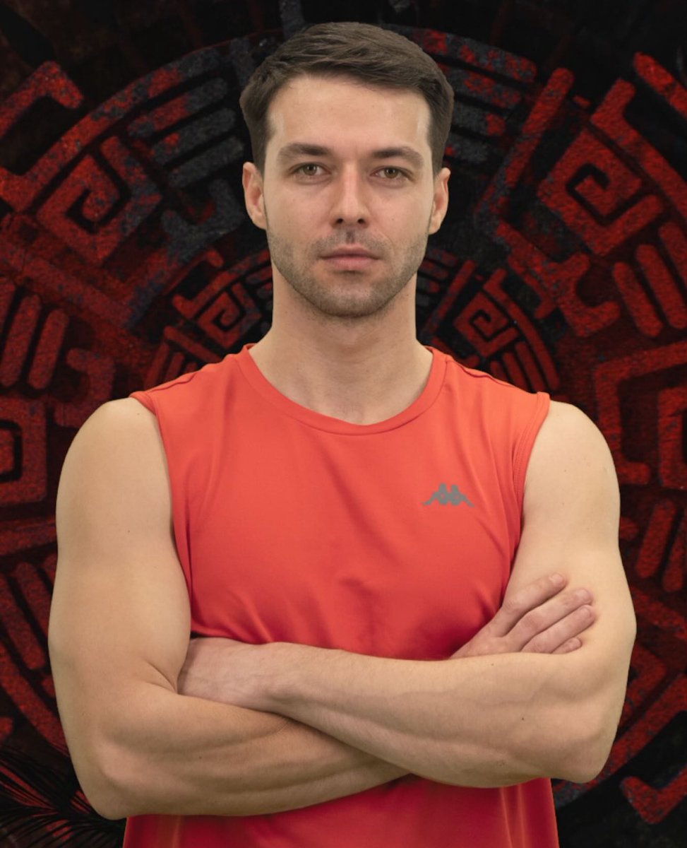 Bu Hilmi tenekesi yarışmacı değil doktor sanki.Merve hastalanır laf eder Poyraz hastalanır laf eder Batuhanın ayağının hali ortada laf eder.Yani insanlar hastalığıyla sakatlığıyla uğraşırken  birde bu teneke Hilmiye laf anlatmak zorunda kalıyor.Acunun uyarması lazım bu tenekeyi.