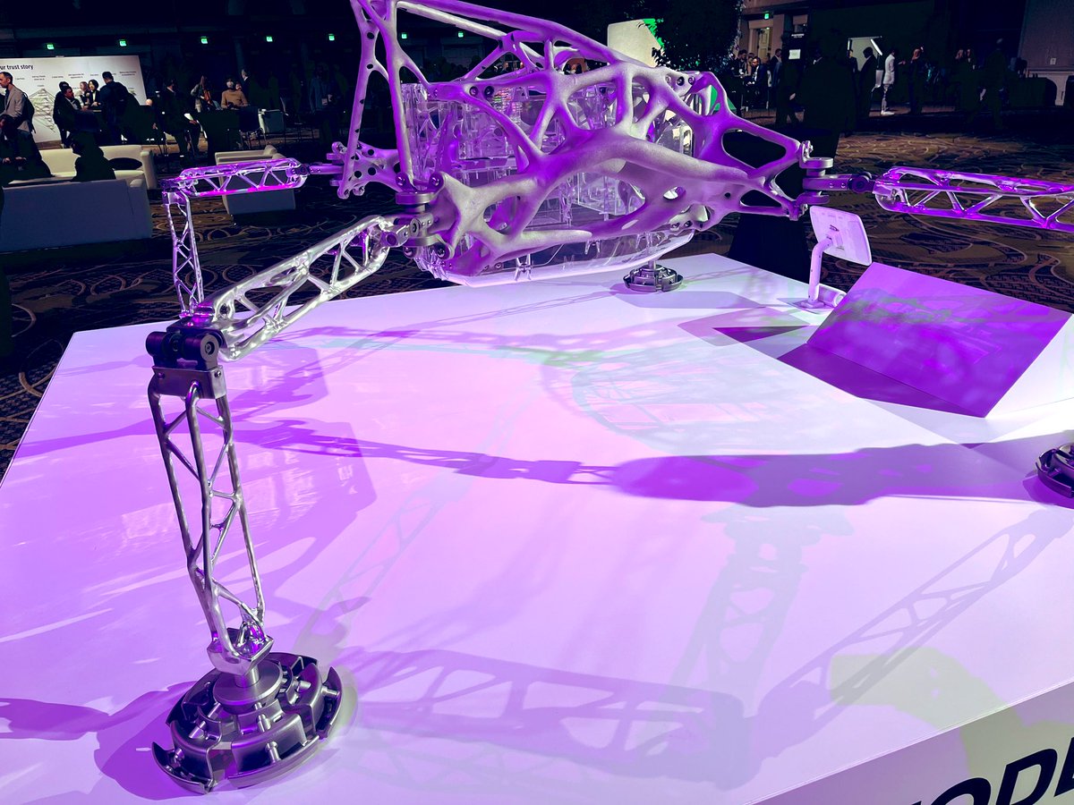 TsubasaNakamura's tweet image. なにげに初めて実物見たかも #NASA #GenerativeDesign #OTC #Autodesk
