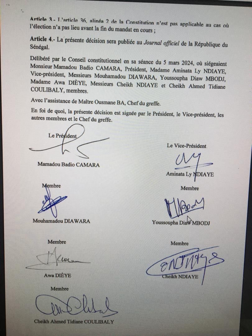 autruicomoi's tweet photo. La décision du Conseil constitutionnel est tombée REJETANT les résolutions du Dialogue de Macky et confirmant les 19 candidats retenus pour la Présidentielle de 2024. Le CC répond également au ministre Sidiki Kaba sur la suppléance en cas de départ du président après le 02 Avril 2024. #FreeSenegal