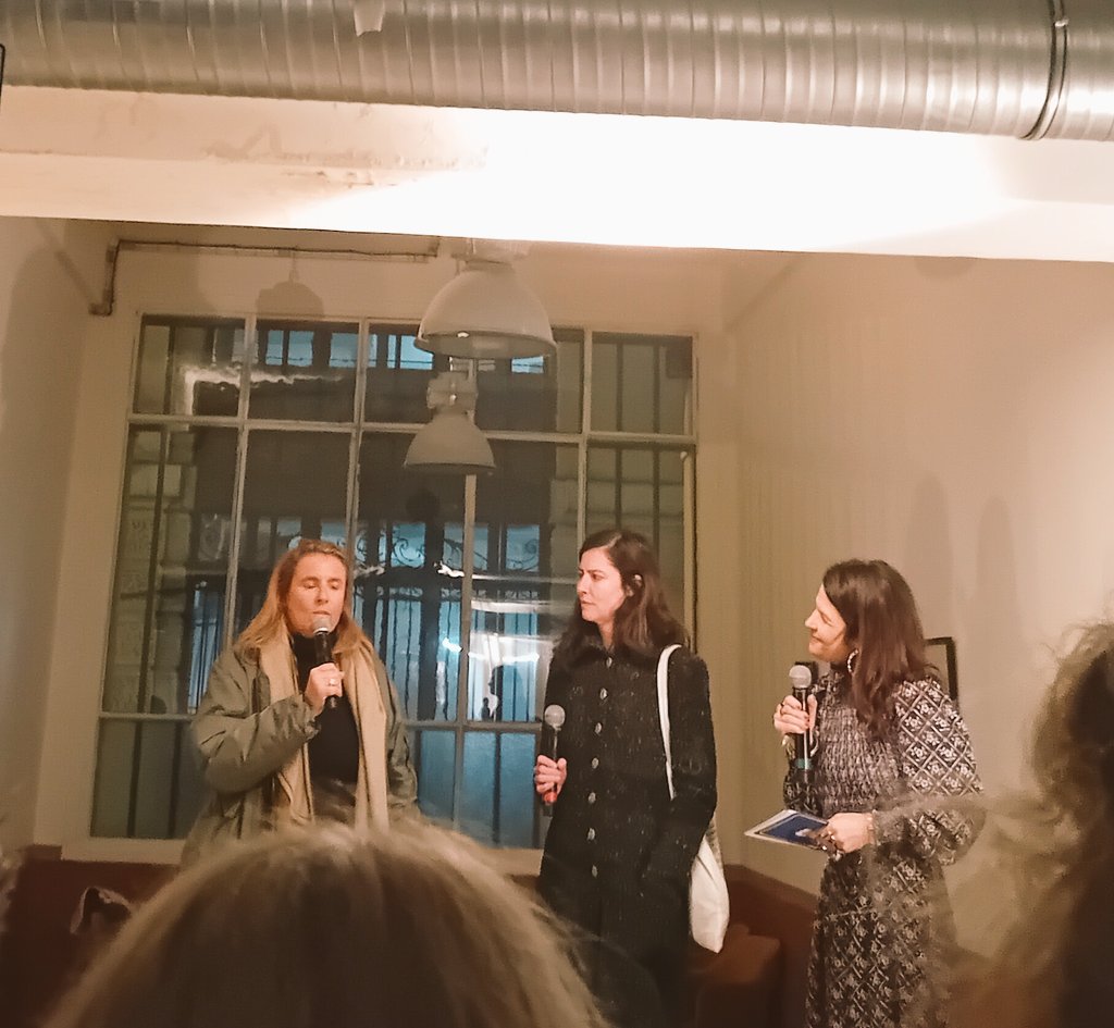 Helenebidard's tweet image. Soirée en présence d'@alexandra_lamy autour de l'appli, @app_elles,  fondée par @DiataResonantes à destination des femmes victimes de violences. 

Permet d'alerter 3 proches, les services de secours &amp;amp; de bénéficier d'un accompagnement par des assos &amp;amp; professionnel•les formé•es