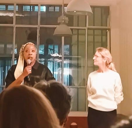 Helenebidard's tweet image. Soirée en présence d'@alexandra_lamy autour de l'appli, @app_elles,  fondée par @DiataResonantes à destination des femmes victimes de violences. 

Permet d'alerter 3 proches, les services de secours &amp;amp; de bénéficier d'un accompagnement par des assos &amp;amp; professionnel•les formé•es