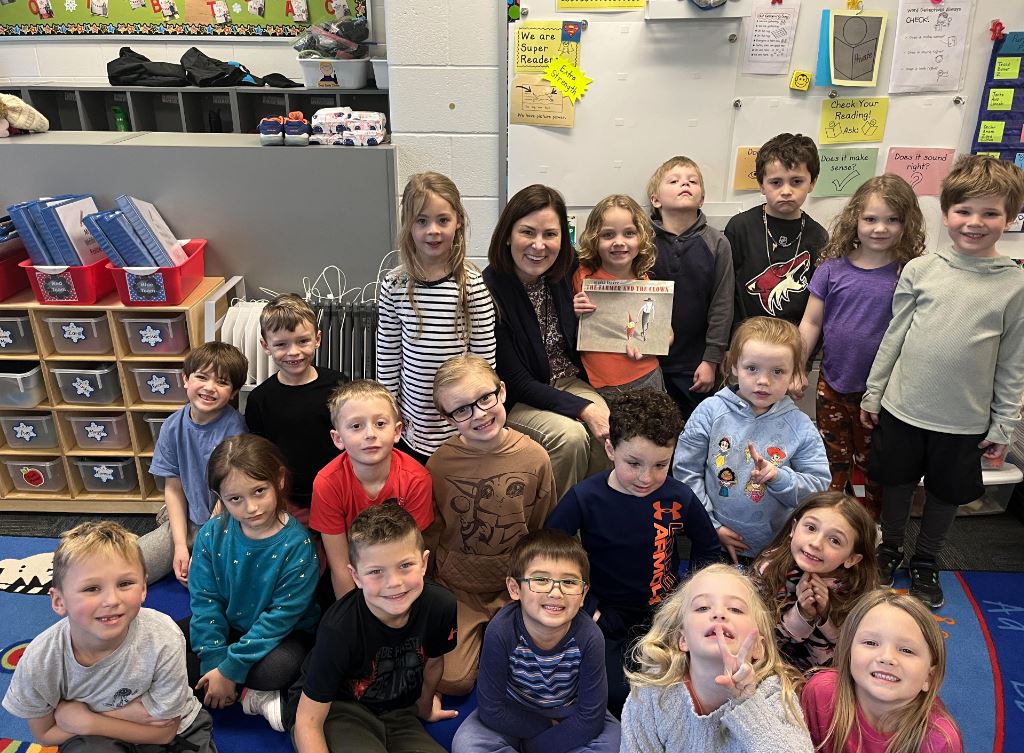 Elated to read to kiddos and my bucket is full! Thanks! <a href="/slps_lakers/">Spring Lake Public Schools</a> <a href="/marlafrazee/">Marla Frazee</a> #marchisreadingmonth #wordlesspicturebooks #tellyourownstory #joy