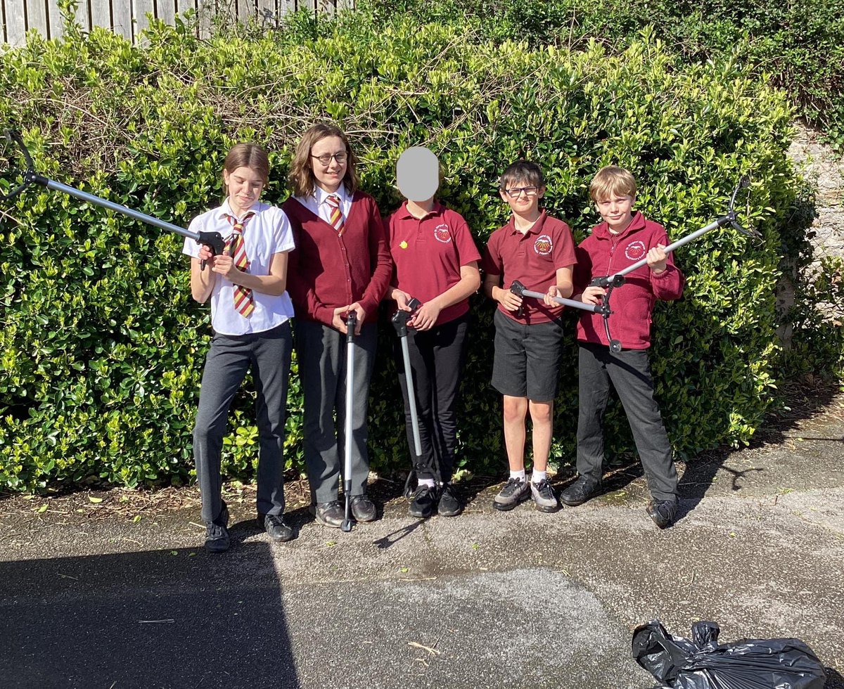 Our fabulous Year 6s who are using their lunchtimes once a week to litterpick around the school grounds and local area as part of their pledge to the planet 🌎 #CivicAward #CareForOurCommonHome  #AgentsOfChange