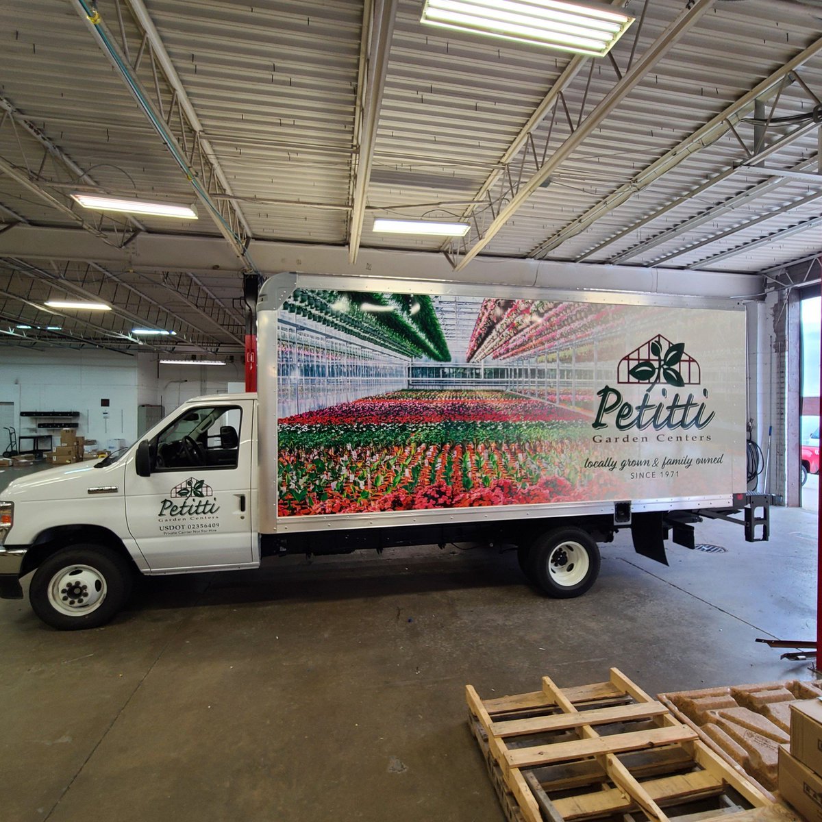 VMSgraphics's tweet image. This #WrappedWednesday, we're showcasing Petitti's! With ample space on your truck and trailer, the possibilities for wrap designs are endless.
hubs.ly/Q02mclwb0
#PetittiGardenCenters #TruckWraps #StandOutMarketing