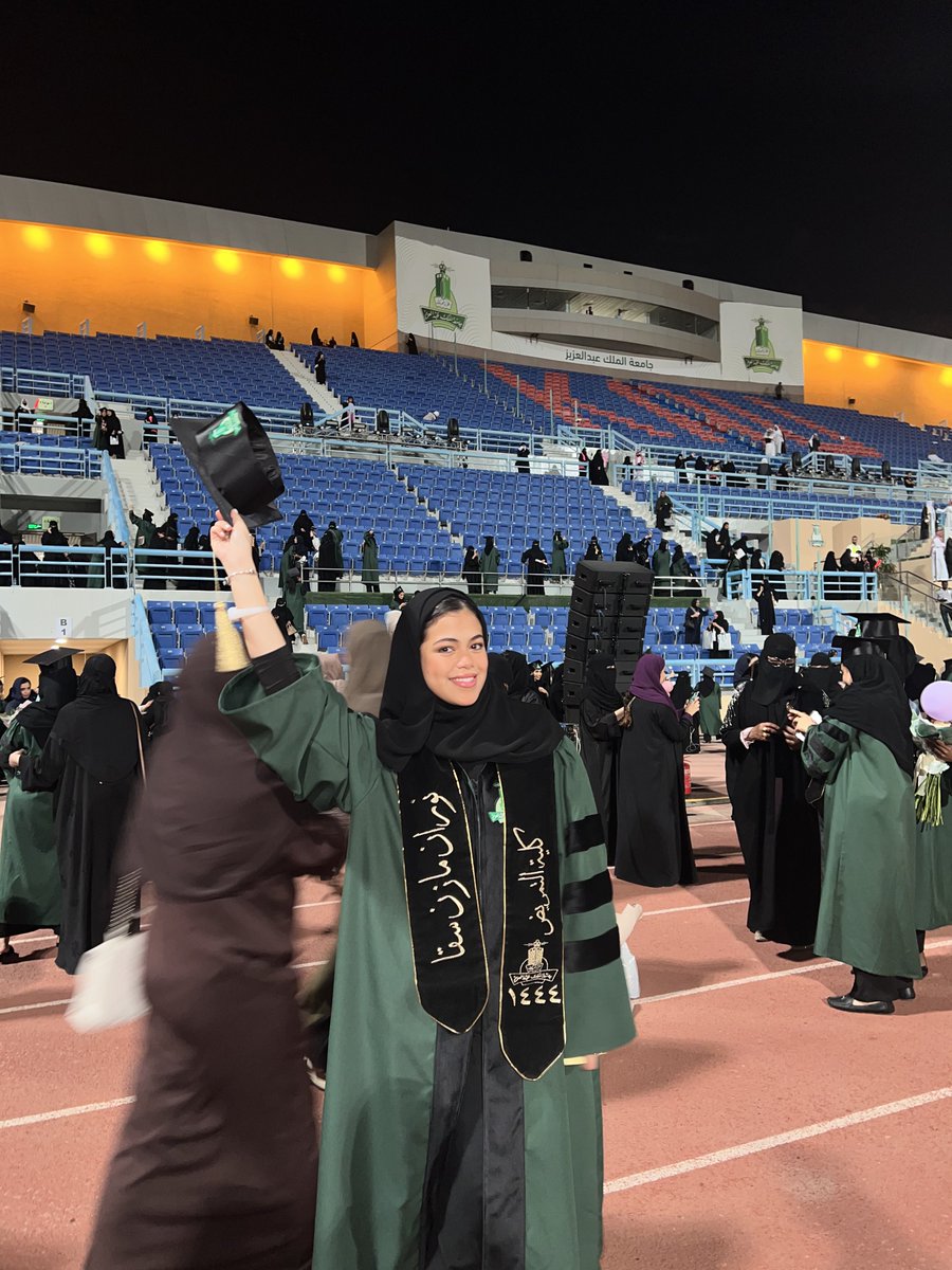 Norsagga's tweet photo. (وَكَانَ فَضْلُ اللَّهِ عَلَيْكَ عَظِيمًا)
اللهم انفعني بما علمتني وزدني علماً فالحمدلله على التيسير والتمام🎓🤍 #حفل_التخرج_kau #دفعة_53 https://t.co/i1u9vgEAHx