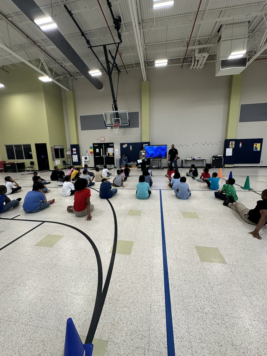 #Sunsafe
<a href="/Anderson_AISD/">Anderson Academy</a> <a href="/AldineHPE/">Aldine Health & Physical Education</a> thanks to MD Anderson reps for coming out for Sun Safety week!  Students were excited to learn about using Sun screen, UV rays and being safe going into spring break!