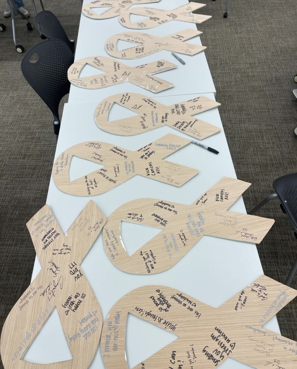 Check out our @UArkansas FIRST #WhiteRibbonBuild !!!🤩 Thank you to everyone who came out to make some ribbons for #lungcancer patients & survivors! We are especially loving the personal messages of support written by the students on the ribbons🤍 #lungcancerawareness