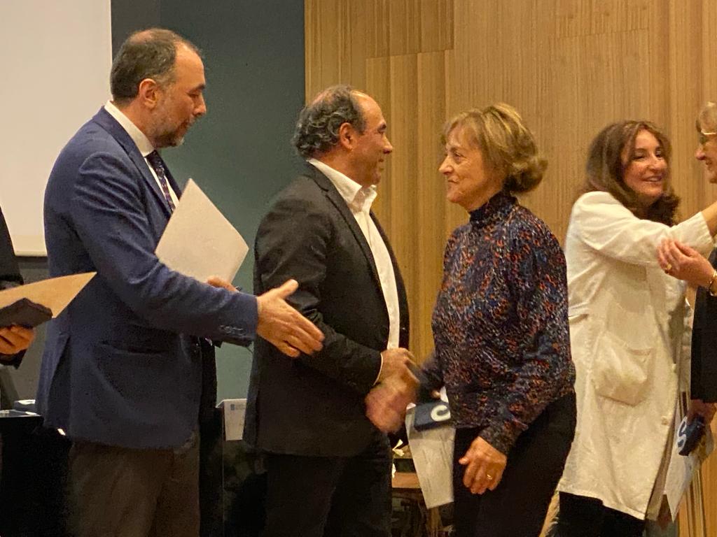 Gloria Enríquez Sanjurjo (@genrsan) on Twitter photo 🏅HOMENAXE XUBILADOS ASLMM #recoñecemento a unha longa traxectoria profesioal de #compromiso e #esforzo
A CORAL DO HULA agasallounos con un emotivo repertorio
GRAZAS PO TANTA ENTREGA1👏👏
<a href="/chusptaboada/">Chus Perez Taboada</a>
<a href="/Juankoko77/">Juan Pérez Peña</a>
<a href="/angeles_dono/">Angeles Dono Diaz</a>
<a href="/ana_murado/">A M</a> <a href="/Pilar_RguezLedo/">Pilar Rodríguez Ledo #MFenEsencia</a> <a href="/SanidadeXunta/">Consellería de Sanidade</a> 🏅HOMENAXE XUBILADOS ASLMM #recoñecemento a unha longa traxectoria profesioal de #compromiso e #esforzo
A CORAL DO HULA agasallounos con un emotivo repertorio
GRAZAS PO TANTA ENTREGA1👏👏
<a href="/chusptaboada/">Chus Perez Taboada</a>
<a href="/Juankoko77/">Juan Pérez Peña</a>
<a href="/angeles_dono/">Angeles Dono Diaz</a>
<a href="/ana_murado/">A M</a> <a href="/Pilar_RguezLedo/">Pilar Rodríguez Ledo #MFenEsencia</a> <a href="/SanidadeXunta/">Consellería de Sanidade</a>