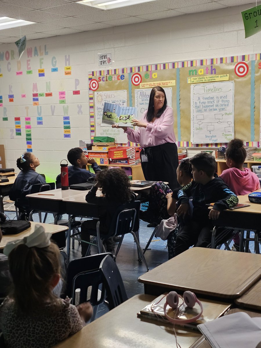 Thank you @ErinSearsHCS for visiting @CIE_HCS to help us celebrate Read Across Henry! Our classes enjoyed your read aloud. #ReadAcrossAmerica #ReadAcrossHenry @MahoganeyJack @pattiparis2