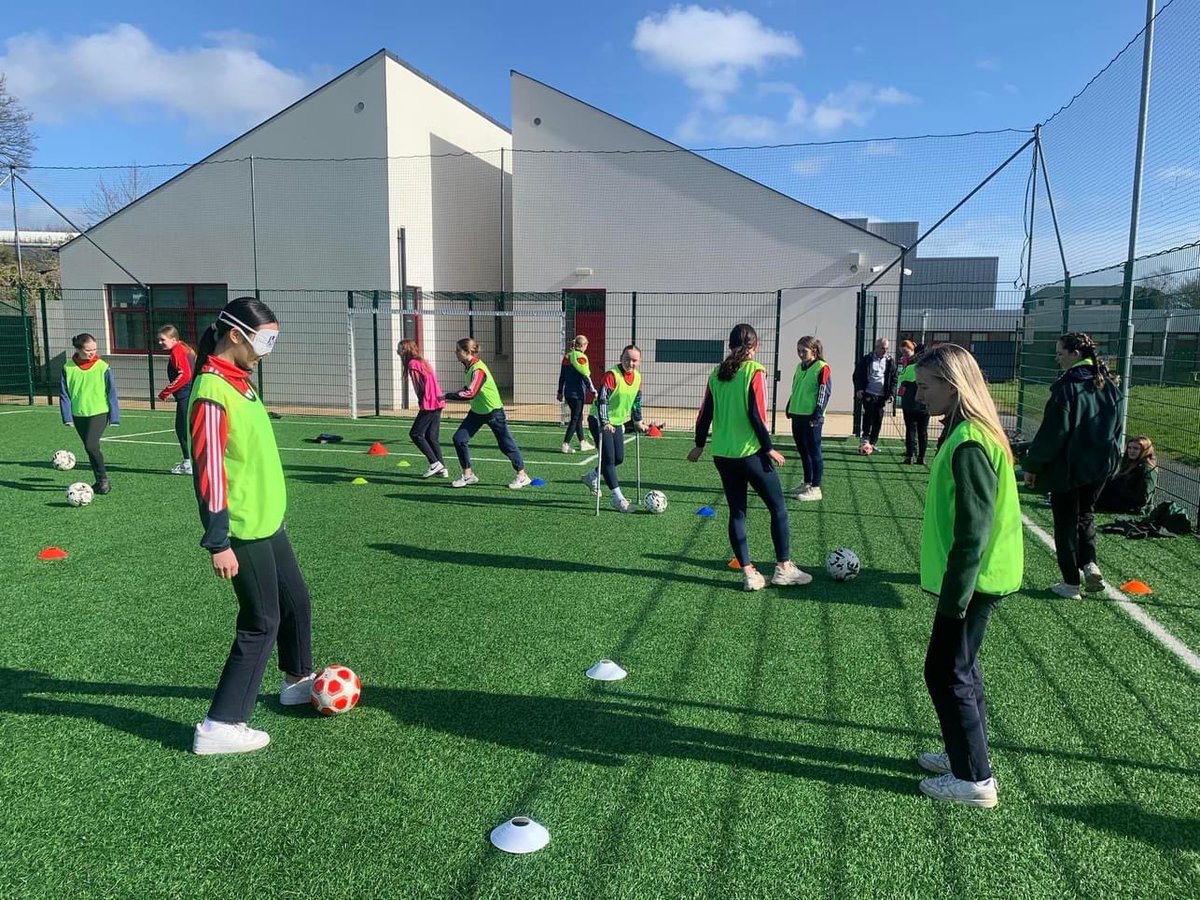 🟣🟡 A special word of thanks to Mark Ross Evan Farrell @WexfordfcFFA & Brendan Corish @FAIWexford as close to 40 students qualified from their Pandisability programme. Thanks also to @cllrglawlor for presenting the certificates and engaging with our students. #Wexford #PresWex