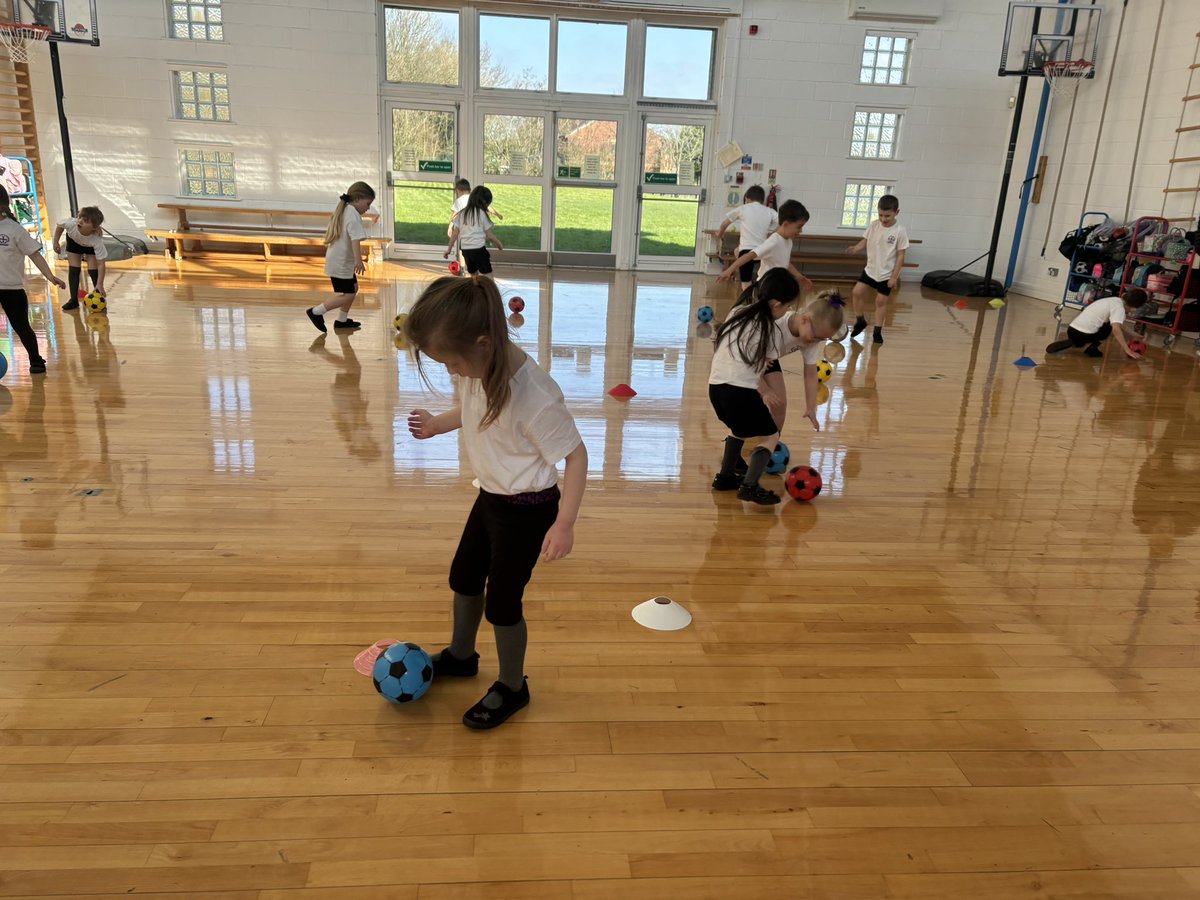 Emmaus_School's tweet photo. ⚽️ Year 1 enjoyed their ball skills lesson today! We revisited dribbling and learned about how to control a rolling ball. 👏🏼 Great work Year 1! ❤️ #emmausyearone #emmaussport https://t.co/gJp7jOBBWU