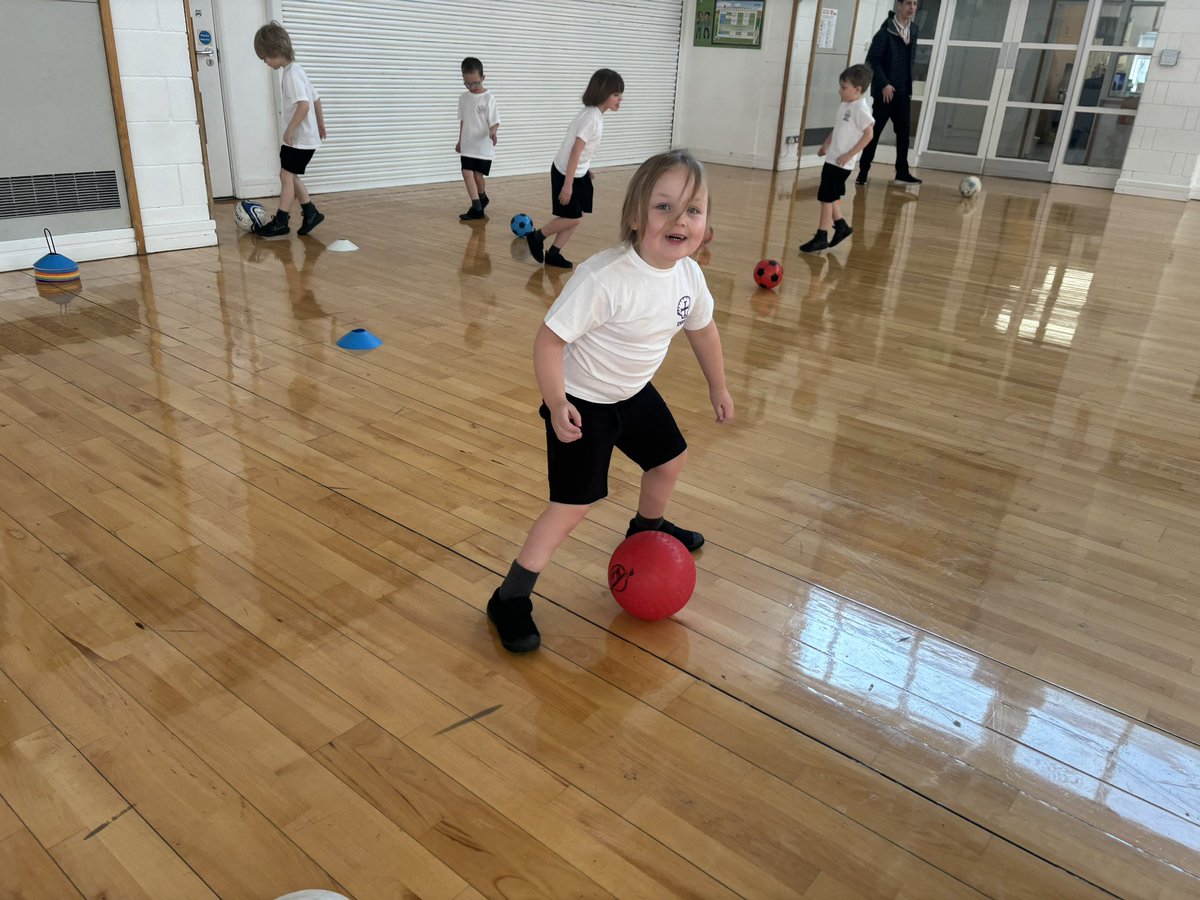 Emmaus_School's tweet photo. ⚽️ Year 1 enjoyed their ball skills lesson today! We revisited dribbling and learned about how to control a rolling ball. 👏🏼 Great work Year 1! ❤️ #emmausyearone #emmaussport https://t.co/gJp7jOBBWU