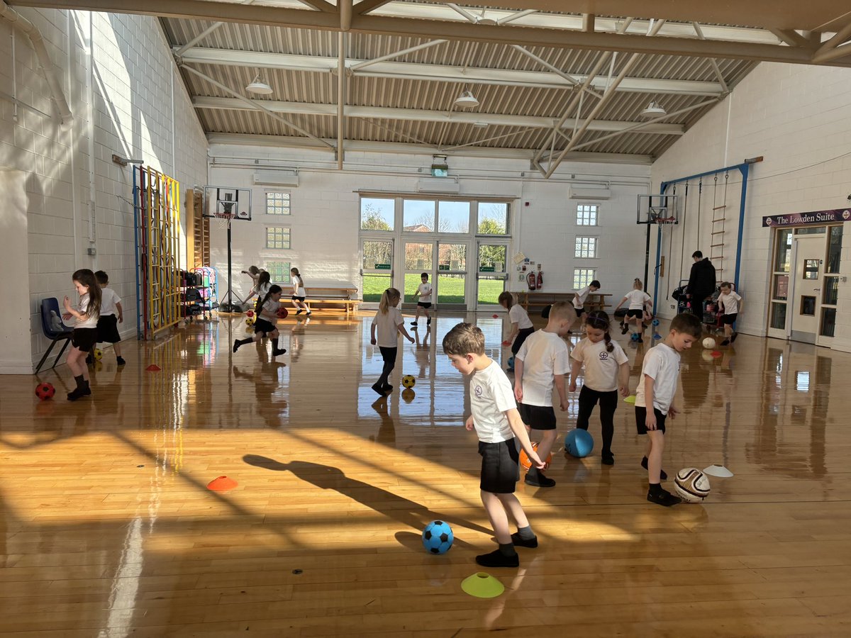 Emmaus_School's tweet photo. ⚽️ Year 1 enjoyed their ball skills lesson today! We revisited dribbling and learned about how to control a rolling ball. 👏🏼 Great work Year 1! ❤️ #emmausyearone #emmaussport https://t.co/gJp7jOBBWU