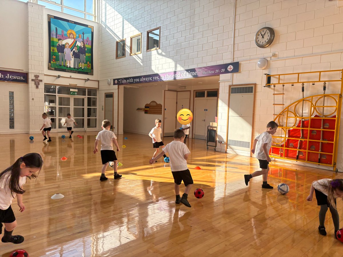 Emmaus_School's tweet photo. ⚽️ Year 1 enjoyed their ball skills lesson today! We revisited dribbling and learned about how to control a rolling ball. 👏🏼 Great work Year 1! ❤️ #emmausyearone #emmaussport https://t.co/gJp7jOBBWU