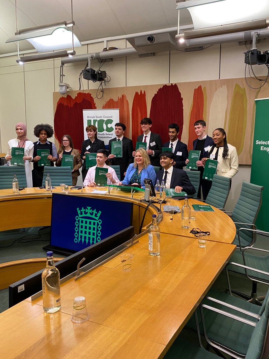 rkearneymyp's tweet photo. 📗 Tonight, the Youth Select Committee held our report launch on our investigation into the Cost of Living Crisis and its impact on young people.
Grateful for DWP Minister, @mimsdavies to be in attendance to give a response from @DWPgovuk! (1) https://t.co/LODHSkLCJ4
