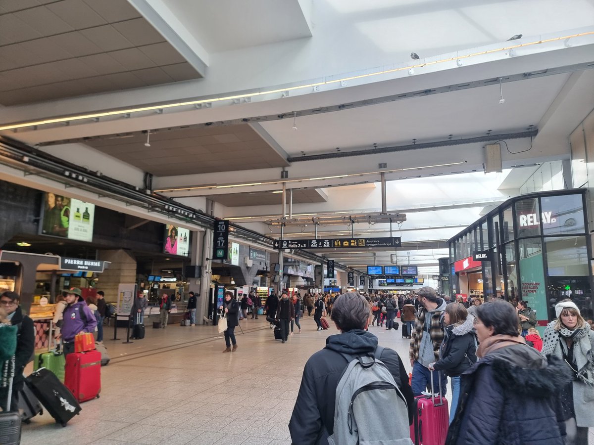 Les écrans LEDs arrivent en Gare Montparnasse !

🛠️ Travaux en cours durant deux semaines dans le Hall 1.

#GareMontparnasse #EnVieDeGare