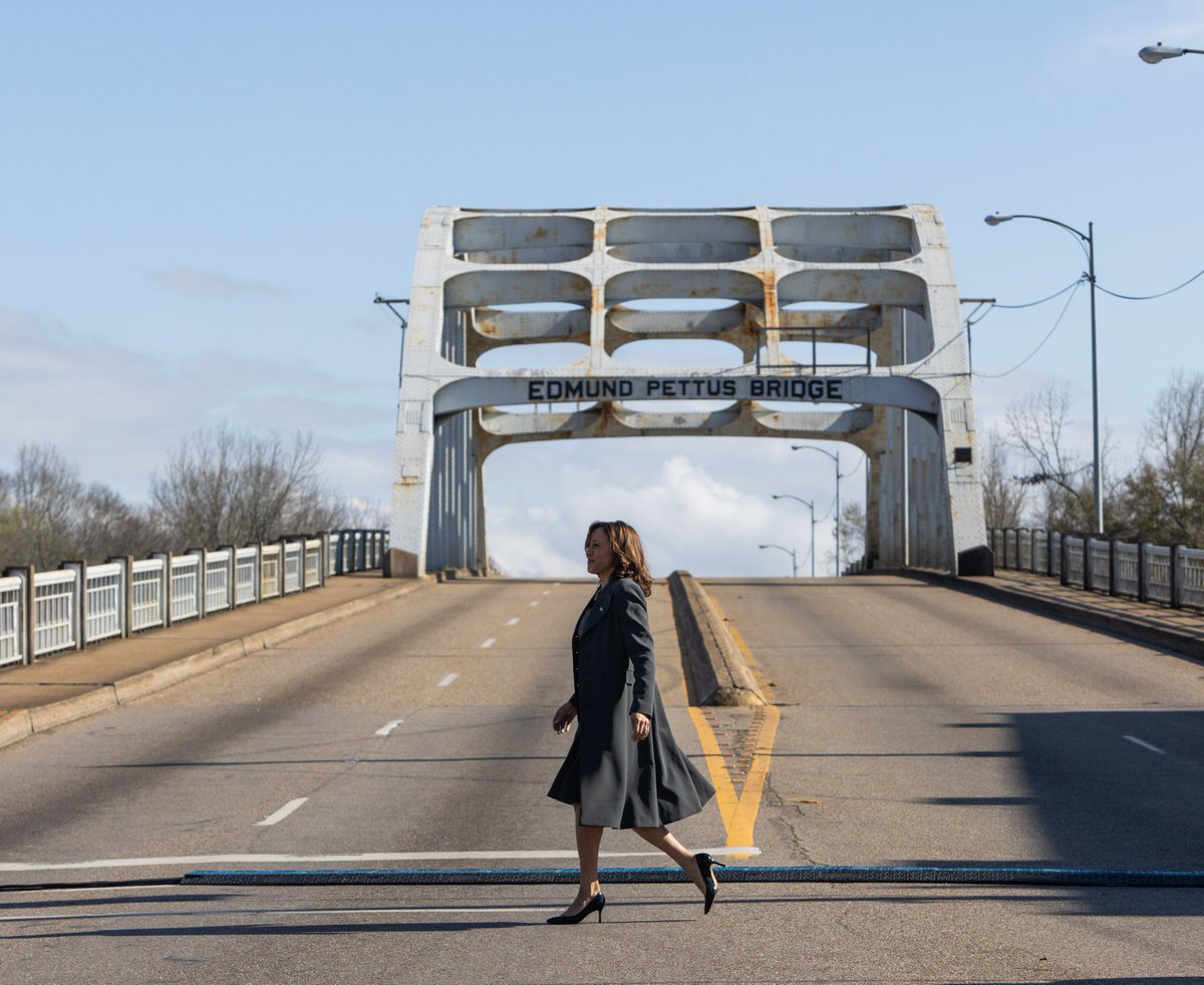 Kamala Harris tweet media