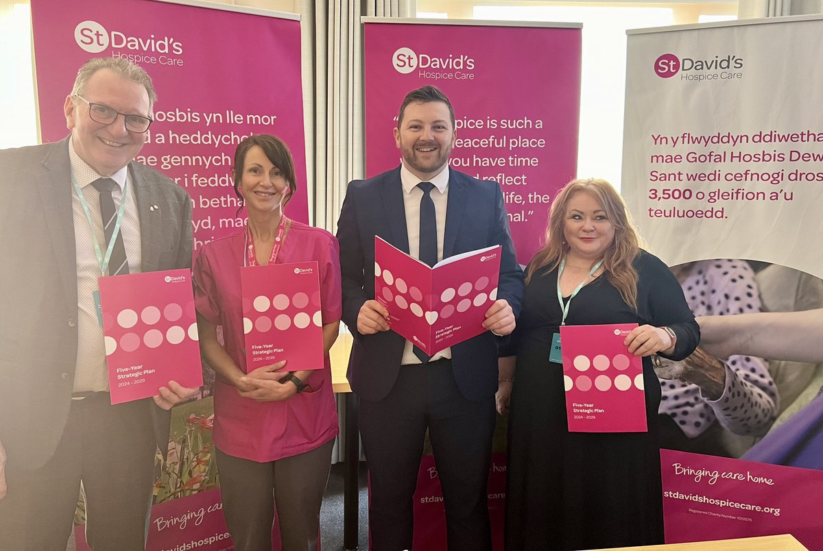 SDFHC's tweet photo. Today, we visited @SeneddCymru and chatted all things related to our wonderful Hospice Charity.

Kindly invited by @JBryantWales, a fabulous supporter of our work. 

It was great to have varied discussions with Senedd members including a visit by  @Eluned_Morgan

#hospicecare https://t.co/hDg4Z6Ec6V