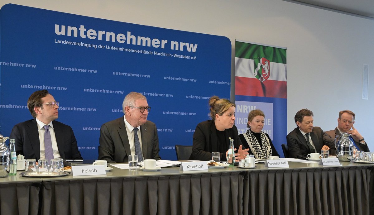 unternehmer_nrw's tweet photo. Industriepolitisches Spitzengespräch 🤝 
Intensiver Austausch mit @WirtschaftNRW -Ministerin @MonaNeubaur über industriepolitische Agenda der Landesregierung. NRW-Unternehmensverbände fordern Landespolitik auf, noch mehr zu tun, um den #Industriestandort NRW zu stärken❗️ https://t.co/Nz2BNAAFaG