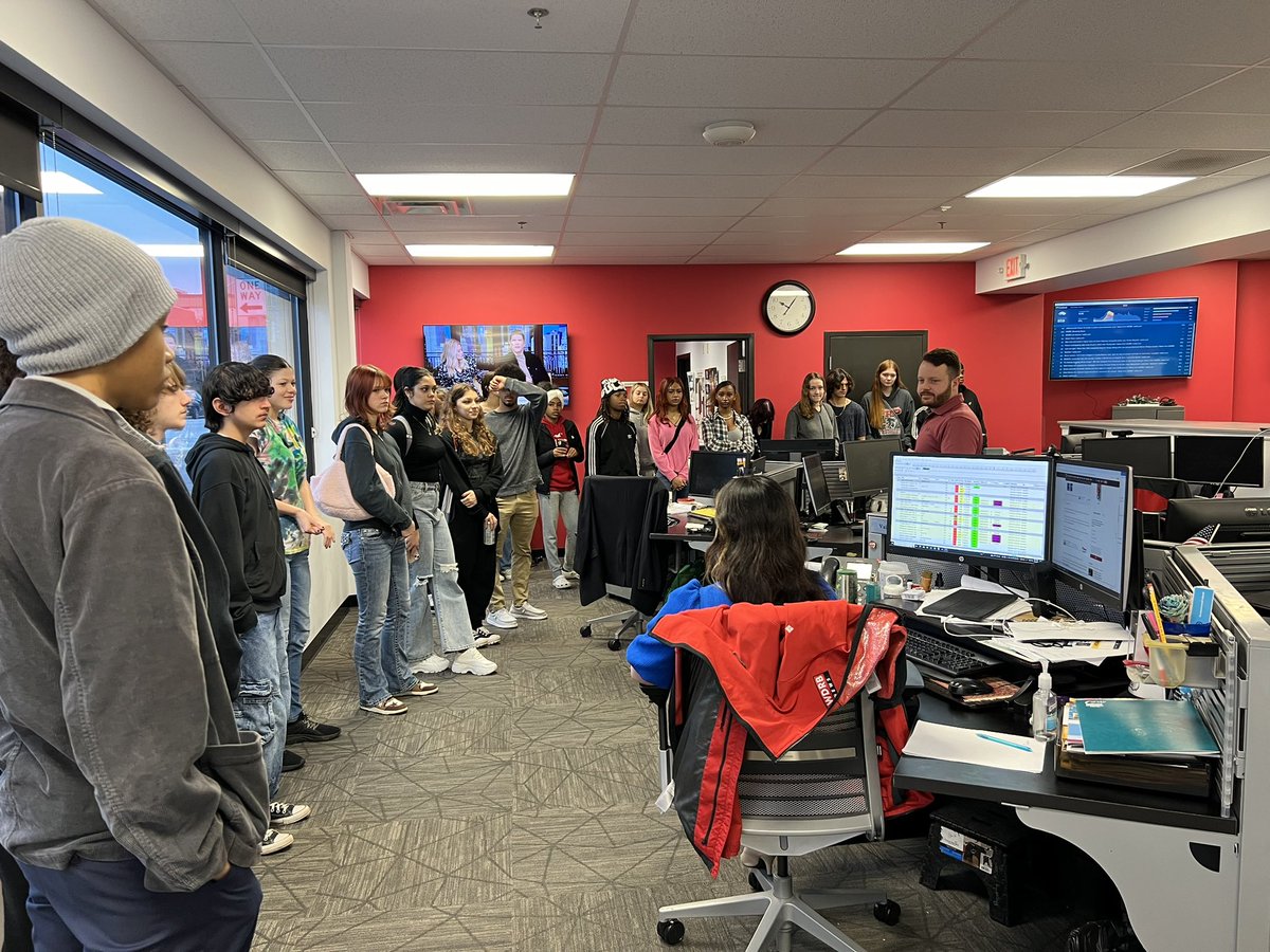 MrsHuff1822's tweet photo. Thank you @WDRBNews for hosting a group of Cinematography/Video Production students from PRP high school. @JCPSKY https://t.co/JjCWI6IL81