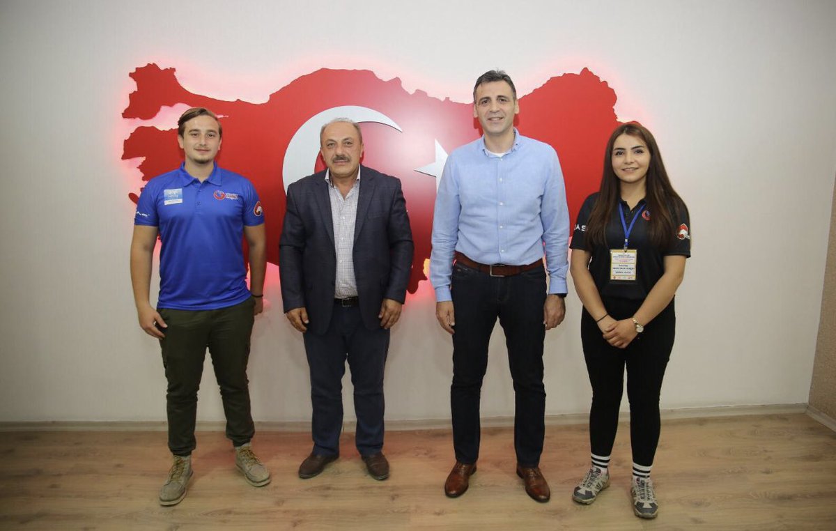 FikretYARDIMCI's tweet photo. Van il emniyet müdürlüğü görevinde sporun ve sporcunun dostuğuna şahit olduğum Atanur kardeşime kayserideki görevinde başarılar diliyorum @ayd_atanur @BernaYa21854871 @vanlinihathoca @VanEmniyet https://t.co/p19dbmiZgH