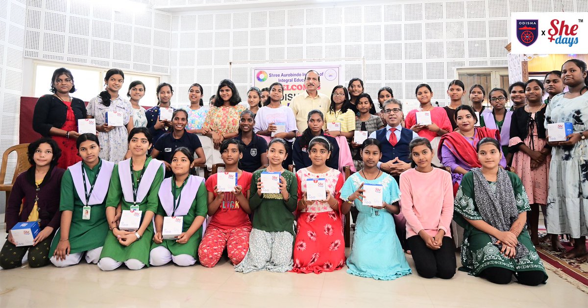 OdishaFCGC's tweet photo. #OdishaFC Women's team visited Sri Aurobindo Institute of Integral Education in Bhubaneswar for our 2οΈβ£nd sanitary pad distribution drive of the season.
Thanks to Dr. Anmayee Nanda from Hi-Tech Hospital who accompanied us to guide the young girls π€
#OFCW #OFCInTheCommunity https://t.co/Maq0k08Kmr