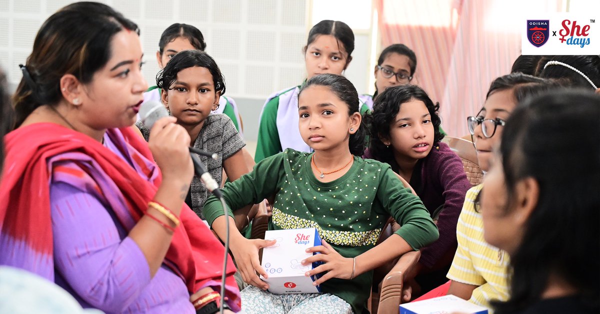 OdishaFCGC's tweet photo. #OdishaFC Women's team visited Sri Aurobindo Institute of Integral Education in Bhubaneswar for our 2οΈβ£nd sanitary pad distribution drive of the season.
Thanks to Dr. Anmayee Nanda from Hi-Tech Hospital who accompanied us to guide the young girls π€
#OFCW #OFCInTheCommunity https://t.co/Maq0k08Kmr