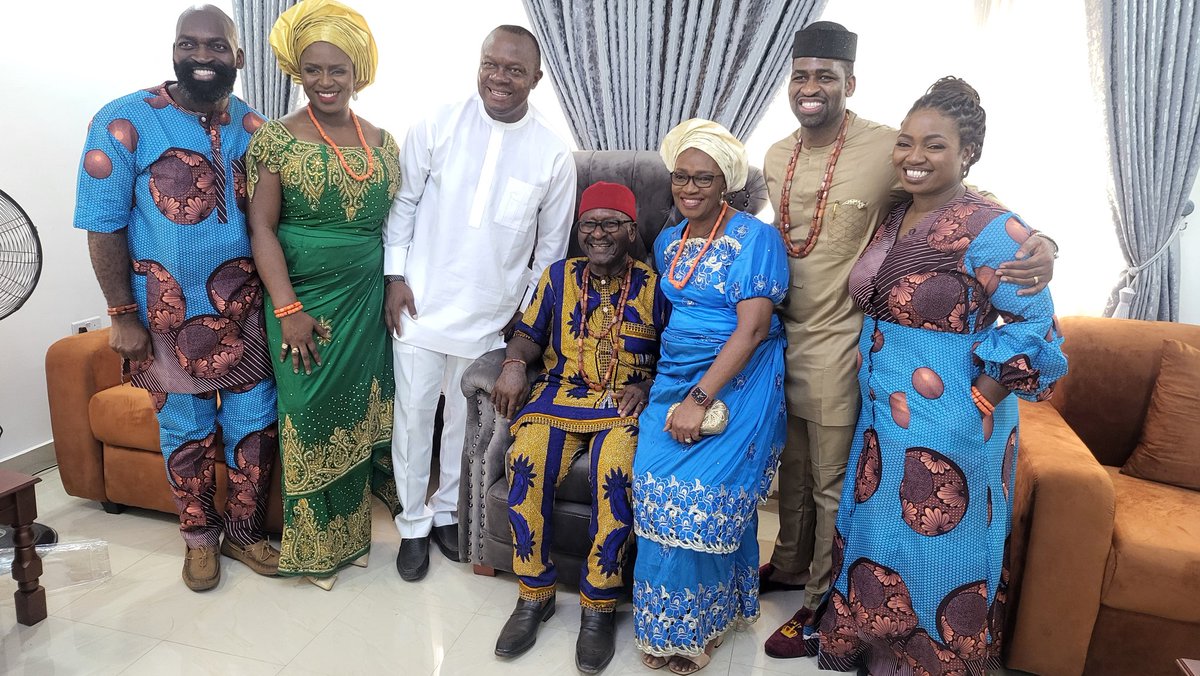 valentineozigbo's tweet photo. It was such pleasurable moments as I joined HRH Igwe AC Iweka and the families of Ogbueshi Ifeanyichukwu Anyaoku, Ogbueshi Obiageriaku Ononenyi Rita Chijioke, Ogbueshi Dr. Mrs. Dolly Ozoemena Emodi, and many others in Obosi in Idemili North LGA in Anambra State https://t.co/FCbFlPNPF3