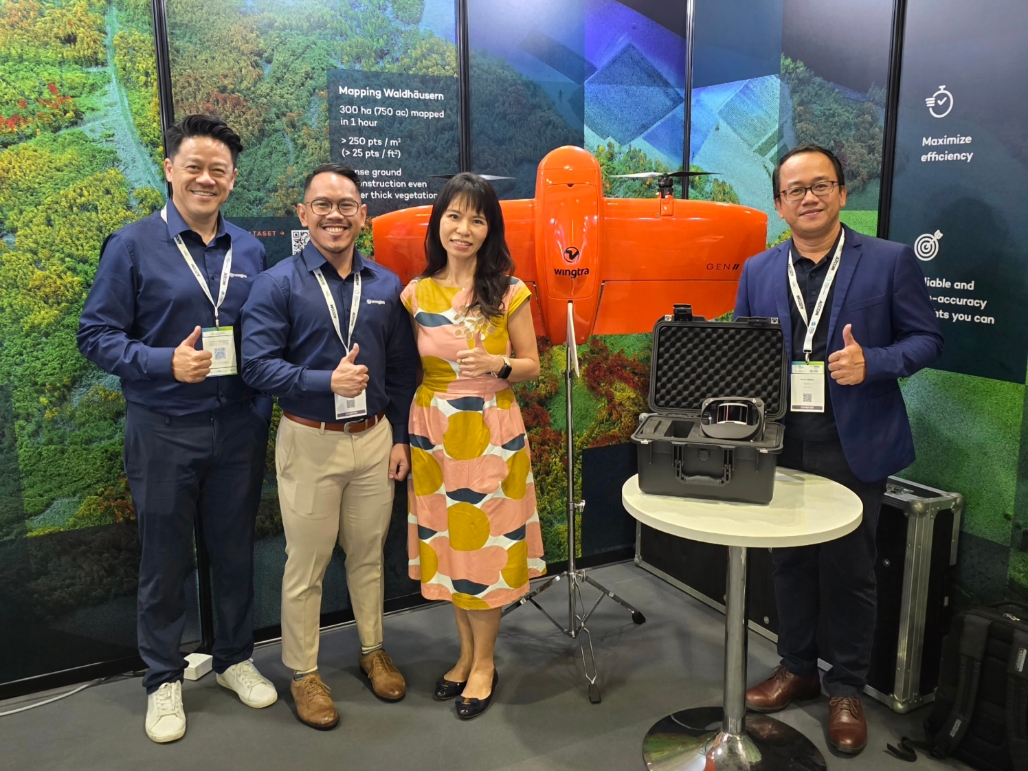 Wingtra's tweet photo. Hello from the middle of @GeoConnect_Asia 2024! It's been a pleasure to speak with so many people already, &amp; we can't wait for another day of sharing experiences &amp; making new connections. If you are here in Singapore, stop by &amp; see us at booth H11. #WingtraLIDAR #WingtraOneGENII https://t.co/zkfH4JP7cL