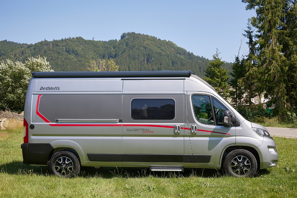 camperpress2's tweet photo. Con soli sei metri di lunghezza, questo camper su telaio Fiat, Citroën o Ford offre un’esperienza di viaggio senza pari, con un interno compatto ma sorprendentemente spazioso e ben organizzato.
Ne parliamo su: https://t.co/rcGZlFAH1t https://t.co/VTEqikhFWd