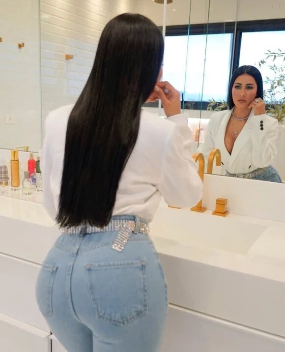 🪞✨ O mundo é como um espelho que devolve a cada pessoa o reflexo de seus próprios pensamentos. (Luís Fernando Veríssimo)