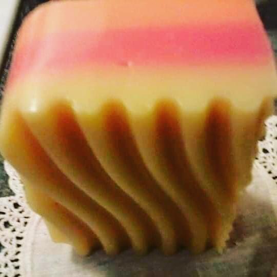 srnorganics1's tweet photo. Cat’s authentic made from scratch organic palm free monkey 🐒 toots pure all natural synthetic free bananas 🍌 mangoes 🥭 strawberries 🍓 coconut 🥥 soap cakes #summerrainesnaturals #bananasoap #monkeyfarts #naturalbeauty #nourishyourbody https://t.co/9EdKb4nU6g