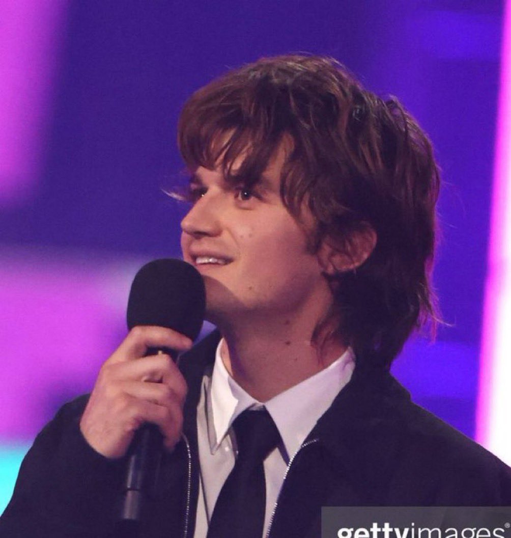 ancuninology's tweet photo. not to be that person but im holding on to this long hair era with my life bcs after s5 he’ll never grow out his hair again i bet :’(( https://t.co/zRboxauOlK