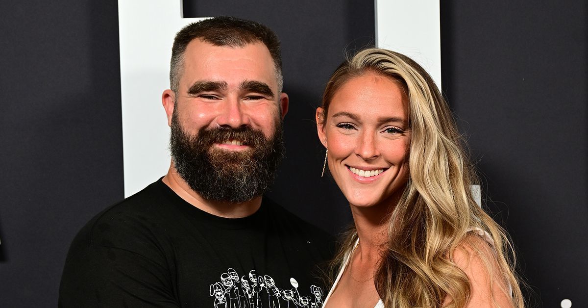 Jason Kelce Fell in Love With His Wife Kylie the Moment He Saw Her, He Says During Tearful Retirement Speech: “I Knew It Right Away” brides.com/jason-kelce-sh…