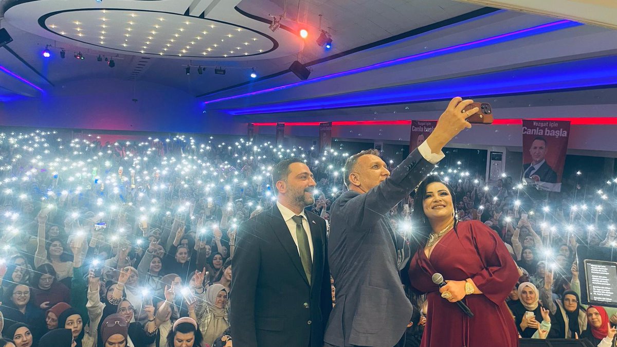 BozokMeydan's tweet photo. Yozgat Kadınları Açıkel Dedi! https://t.co/FPJK5Vo3Ev 
#8MartDünyaKadınlarGünü #yozgat #MHPYozgatBelediyeBaşkanAdayı #ÖmerAçıkel #GülserenSarıoğlu
@acklomer @IrgatogluTekin @AdemKzlay6 @ethemsedef #HavvaÖğüt #konser https://t.co/mSa5NssLlS