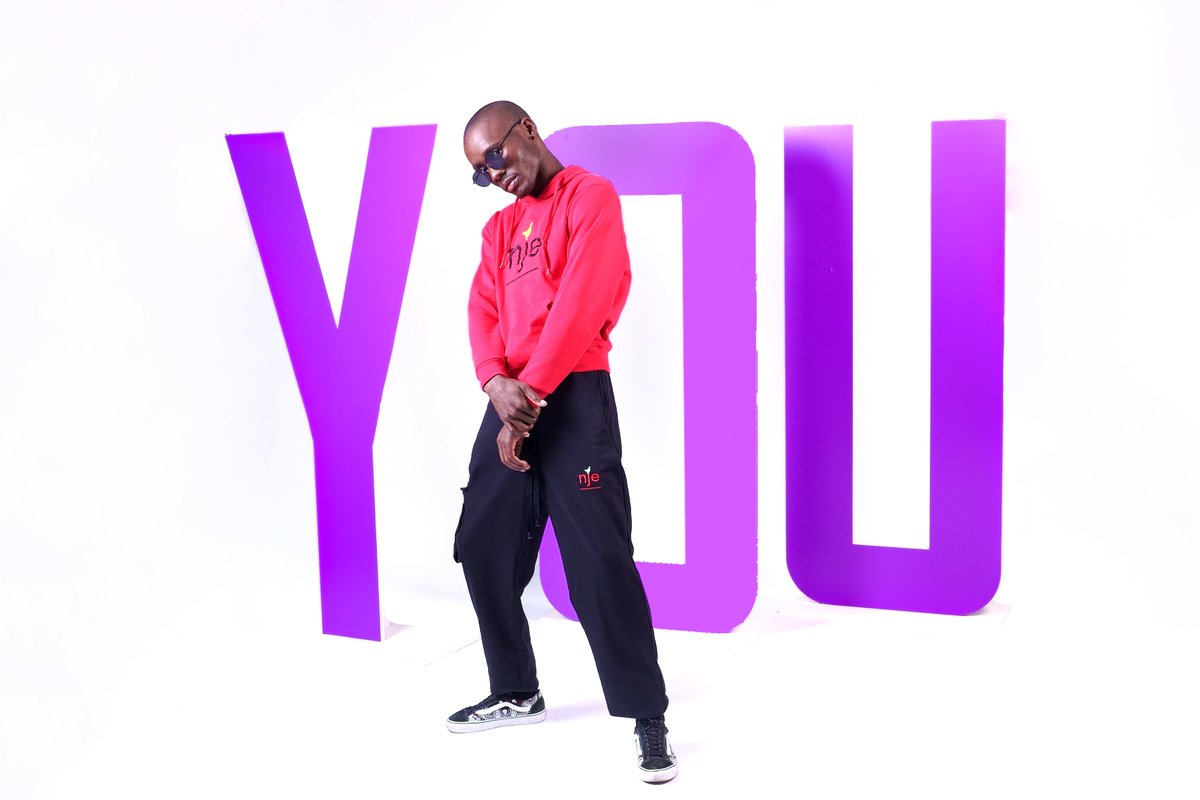 YOUFM898's tweet photo. #FootballWednesday | Catch up on all things football, different leagues, and ongoing games with @kaynamblack on the #YOUFMSportsHour.
Listen on the Dstv channel 842. https://t.co/l92LEvUQre