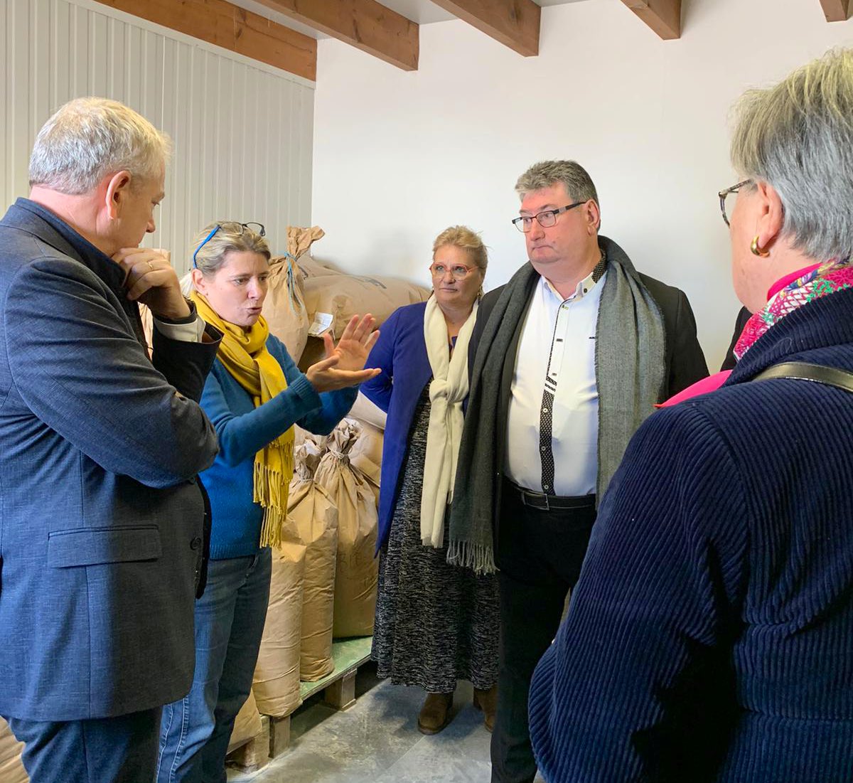JoelFourny's tweet photo. 👥 Direction Biscarosse à la rencontre d’Alexandra Bacqué, reconvertie dans l’artisanat en créant sa microbrasserie artisanale “Kanaha Beer”. 

Ses bières sont brassées localement à partir de malts de céréales BIO ➡️ un engagement fort pour une économie locale et durable ! https://t.co/vtsKt1L6Dv