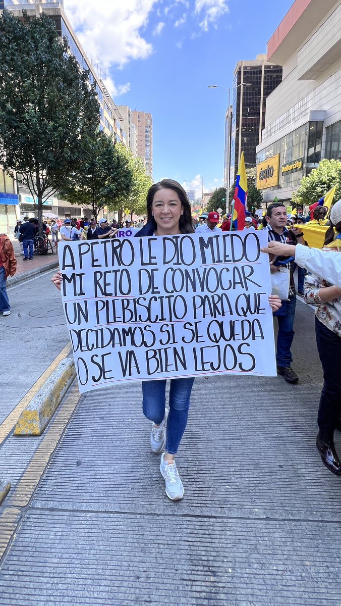 dianadiago's tweet photo. ¡A @petrogustavo le dio miedo mi reto de convocar un plebiscito para que decidamos si se queda o se va bien lejos! https://t.co/ZPyVHpEcq1