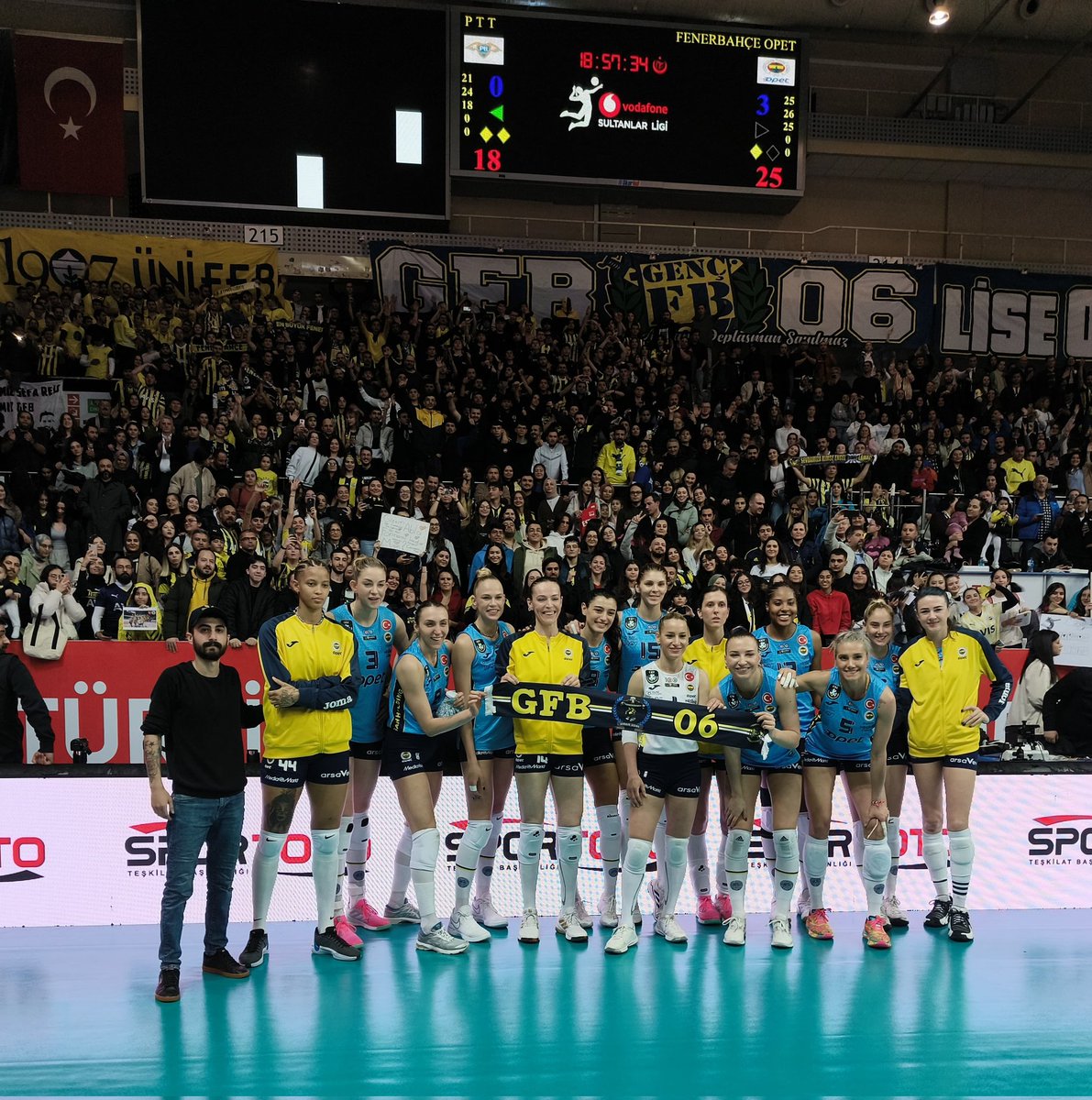gfb06ankara's tweet photo. ANKARA FENER'E DEPLASMAN DEĞİL! 

Takımımızı yalnız bırakmadık. https://t.co/iuapiFAae3